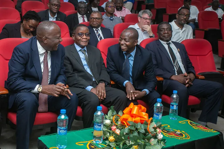 Minister having a light moment with the VC and PS